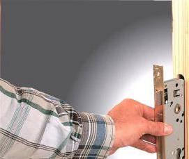 установка замка в деревянную дверь - модель 2