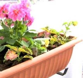 Вазоны для цветов пластиковые на кладбище - тип 1