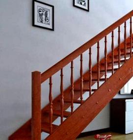 Входная деревянная лестница - вариант 3