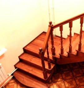 Входная деревянная лестница - вариант 2