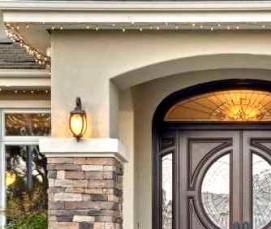 Входная дверь в частный дом белая - вариант 1