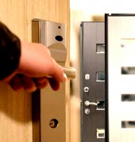 Входная железная дверь в квартиру - вариант 1