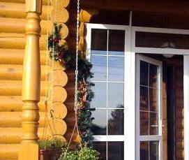 Входные двери со стеклопакетом для загородного дома - модель 2