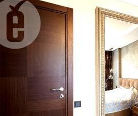 Входные двери в дом с зеркалом - модель 2