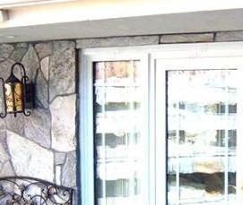 Входные пластиковые двери со стеклопакетом - вариант 2