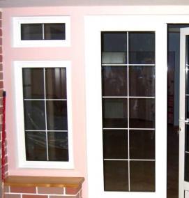 Входные пластиковые двери уличные со стеклопакетом - тип 3