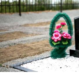 Захоронение урны с прахом в могилу - модель 3