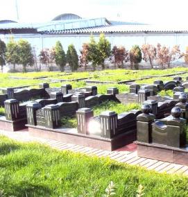 Захоронение урны с прахом в могилу - модель 2