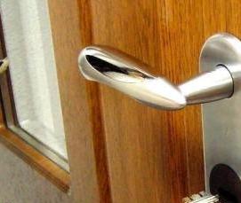 Замена замков в межкомнатных дверях - модель 1