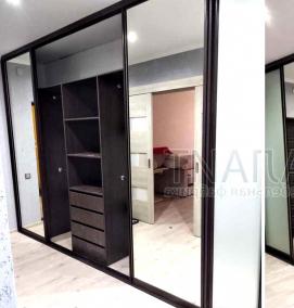 Зеркальные двери купе в прихожую - тип 2