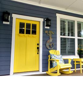 Желтая входная дверь - модель 2