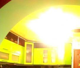 Желтые натяжные потолки - модель 3
