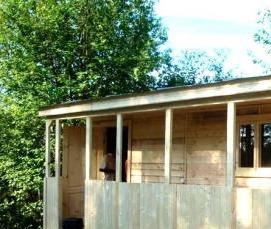 Бытовки с беседкой для дачи - модель 3