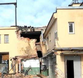 Демонтаж части здания Омск