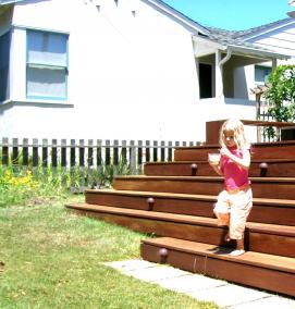 Деревянная лестница на крыльцо - вариант 1