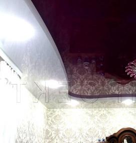 Двухуровневый глянцевый натяжной потолок - модель 1