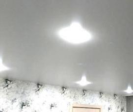 Двухуровневый натяжной потолок серый с белым Москва