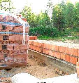 Гидроизоляция между фундаментом и кладкой - вариант 1