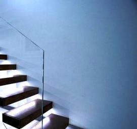 Изготовление лестницы из стекла Омск
