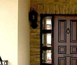 Металлические входные утепленные двери для загородного дома - модель 1