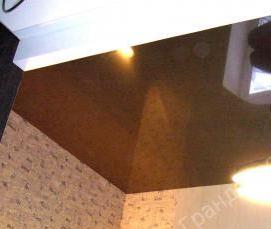 Натяжной потолок коричневый глянец - модель 4