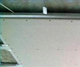 Натяжные потолки на неровный потолок Казань
