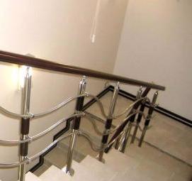 Ограждения для лестниц в частном доме Омск