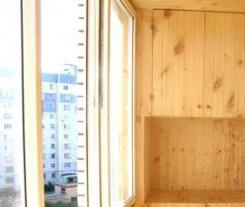 Отделка балкона деревом - вариант 2