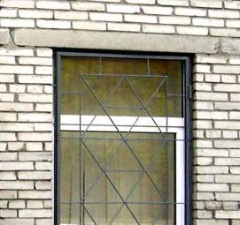 Пластиковые прозрачные решетки на окна - модель 1