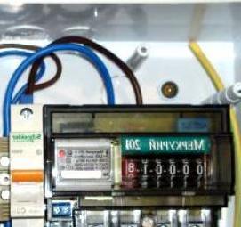 Подключение реле напряжения - вариант 1