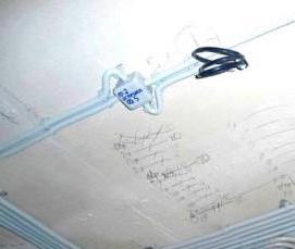 Прокладка кабеля по потолку - вариант 3