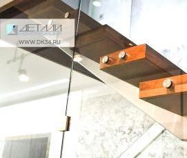 стеклянное ограждение деревянной лестницы - тип 2