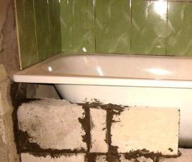 установка чугунной ванны на ножки - вариант 1