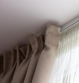 установка карниза для штор на натяжной потолок - модель 4