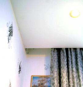 установка карниза для штор на натяжной потолок - модель 2