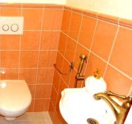 установка раковины в туалете Москва
