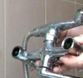 установка смесителя в ванной на трубы Курск