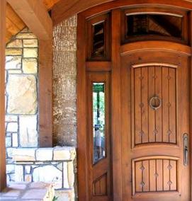 Входные деревянные двери из бруса - вариант 2