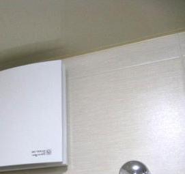 Вытяжной вентилятор в ванную на батарейках - вариант 4