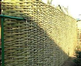 Забор плетенный из лозы с установкой Санкт-Петербург